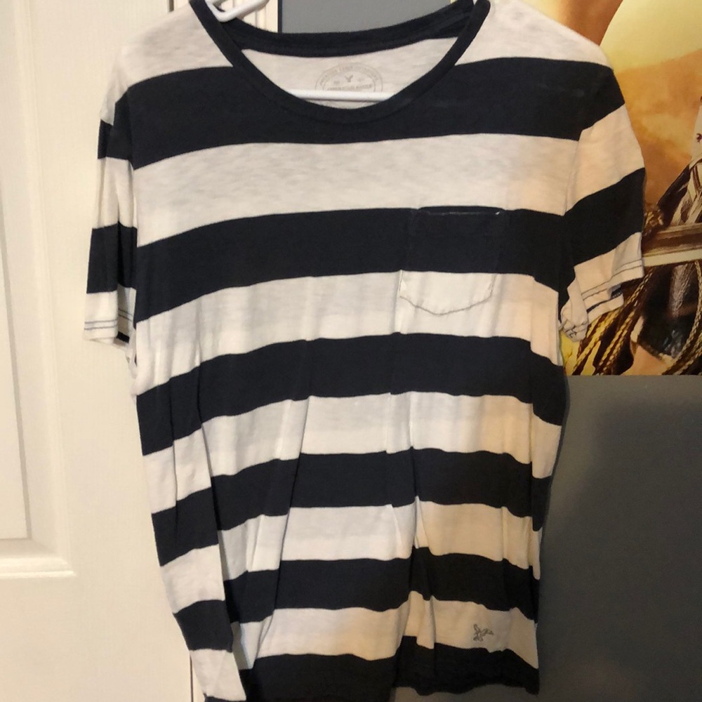 Short sleeve tee with front pocket